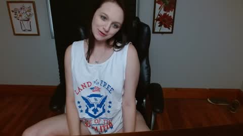 Snapshot of hi_cut_cutie chatting on October 18, 3:35 pm Paige online show from October 18, 3:35 pm