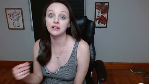 Snapshot of hi_cut_cutie chatting on November 7, 2:06 pm Paige online show from November 7, 2:06 pm