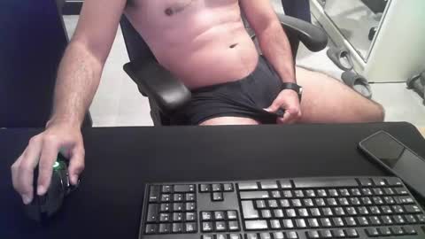 Snapshot of hi_im_chuck chatting on January 8, 6:09 am hi_im_chuck online show from January 8, 6:09 am