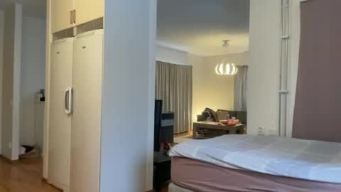 hichemlacoste333 online show from January 8, 2:08 pm