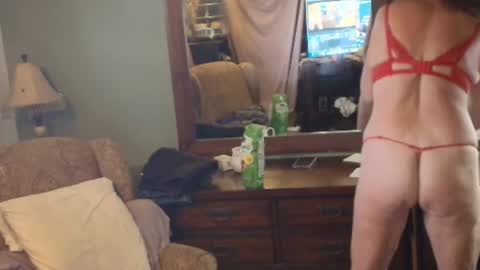 Snapshot of hidden_gold_milf chatting on November 22, 10:20 pm hidden_gold_milf online show from November 22, 10:20 pm