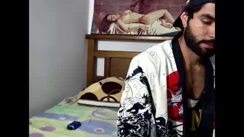 hideonbush online show from December 3, 5:00 pm