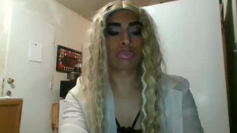 Snapshot of hihheelstranny chatting on November 16, 9:04 am hihheelstranny online show from November 16, 9:04 am