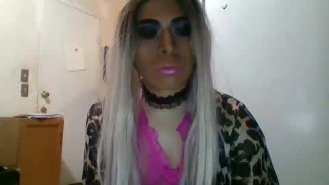 Snapshot of hihheelstranny chatting on February 22, 8:57 am hihheelstranny online show from February 22, 8:57 am