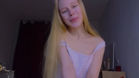 Chloe online show from November 26, 11:50 pm