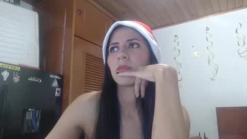 hilaril18 online show from December 22, 1:12 am