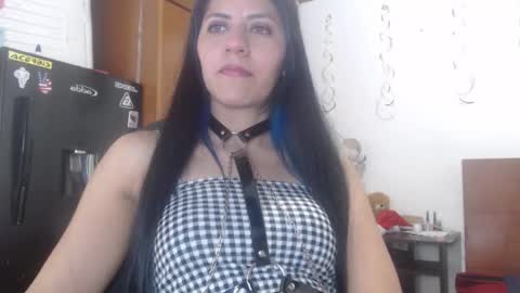 hilaril18 online show from December 25, 5:48 am