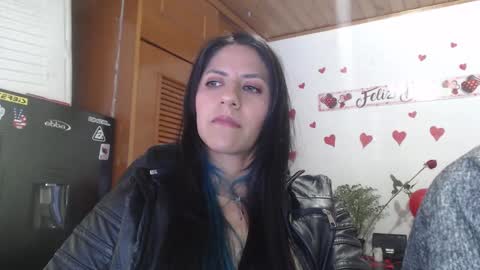 hilaril18 online show from February 15, 5:19 am