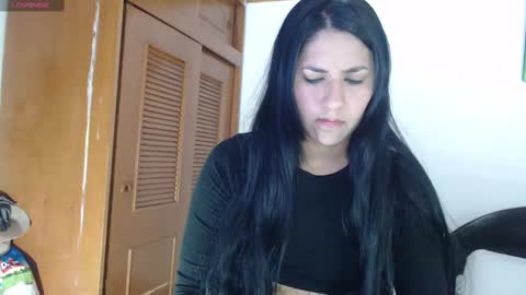 hilaril18 online show from November 23, 4:07 pm