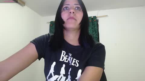 Snapshot of hilari18 chatting on February 11, 12:26 am hilaril18 online show from February 11, 12:26 am