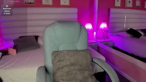 hilary_tailor online show from October 17, 11:35 am