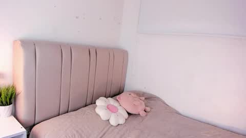 Hila online show from December 20, 12:29 am