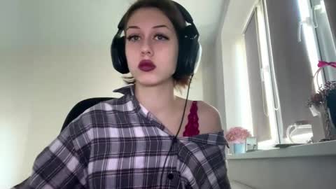 Hi Im Elizabeth online show from October 4, 8:56 am