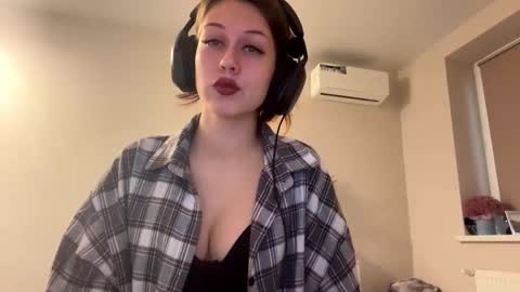 Hi Im Elizabeth online show from October 5, 8:56 am