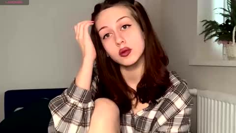 Hi Im Elizabeth online show from March 26, 11:16 am