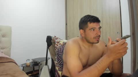 Snapshot of himoreno97 chatting on May 10, 1:33 am Hi moreno online show from May 10, 1:33 am