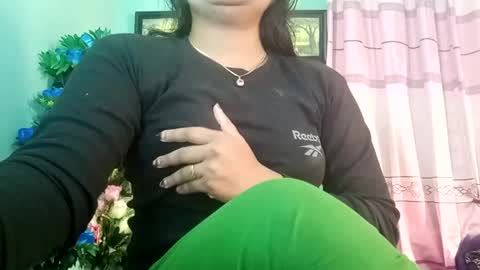 Snapshot of himuhimu22 chatting on December 17, 2:01 am himuhimu22 online show from December 17, 2:01 am