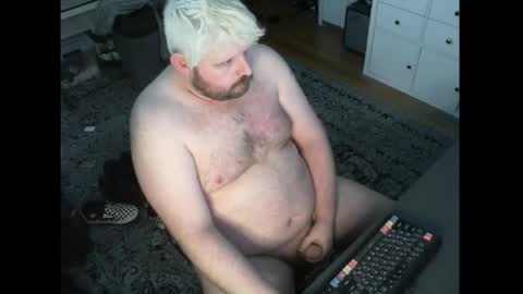 Snapshot of hipguy91 chatting on April 22, 6:53 pm hipguy91 online show from April 22, 6:53 pm