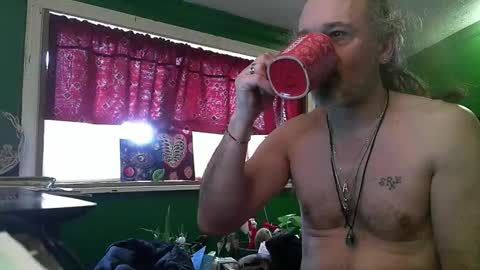 Snapshot of hippiedad333 chatting on February 20, 8:53 pm hippiedad333 online show from February 20, 8:53 pm