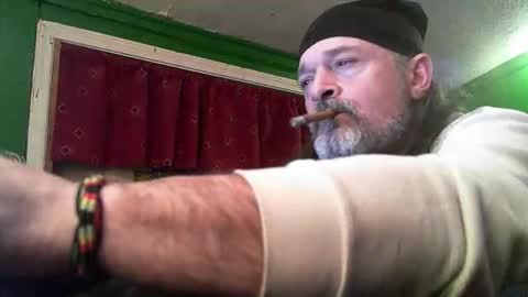 hippiedad333 online show from March 18, 1:31 am