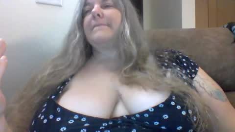 hippysnewhere online show from June 2, 6:10 pm