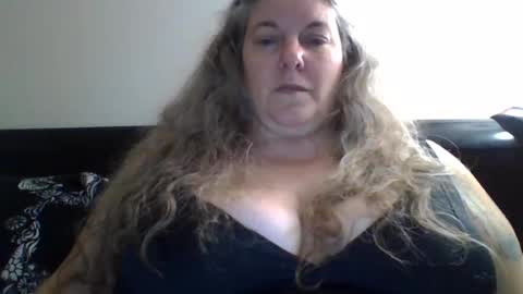 hippysnewhere online show from July 16, 9:04 am