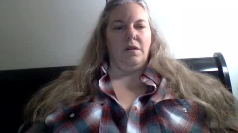 hippysnewhere online show from July 17, 8:43 am