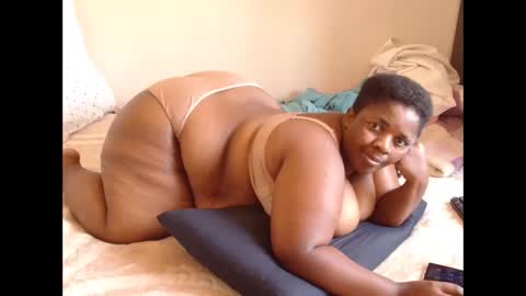 Snapshot of hips2sexy chatting on January 22, 12:06 pm hips2sexy online show from January 22, 12:06 pm