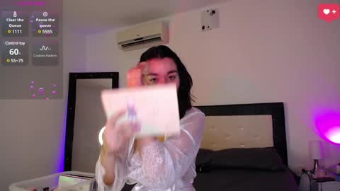 Snapshot of hipshannah chatting on December 10, 11:51 pm H A N N A H online show from December 10, 11:51 pm