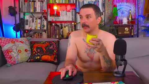 Snapshot of hipstertrashdumpsterfire chatting on July 15, 7:24 am HipsterTrash Clark one half of Task Manager online show from July 15, 7:24 am