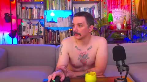 Snapshot of hipstertrashdumpsterfire chatting on July 25, 8:01 am HipsterTrash Clark one half of Task Manager online show from July 25, 8:01 am