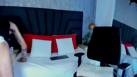 Hisoka online show from October 31, 1:17 am