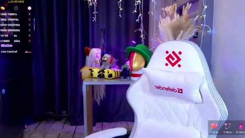 Ella online show from April 16, 9:39 pm