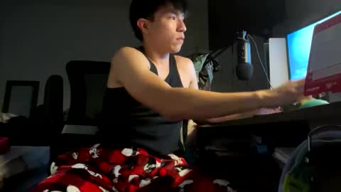 Snapshot of hispanicguy10 chatting on November 13, 5:39 am hispanicguy10 online show from November 13, 5:39 am