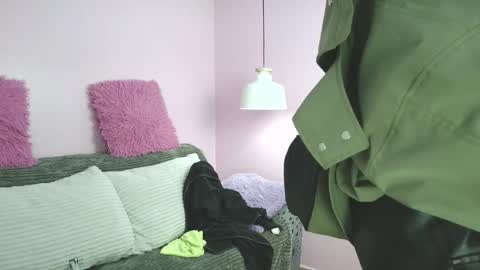 hiyakasudere_ online show from January 7, 12:29 pm