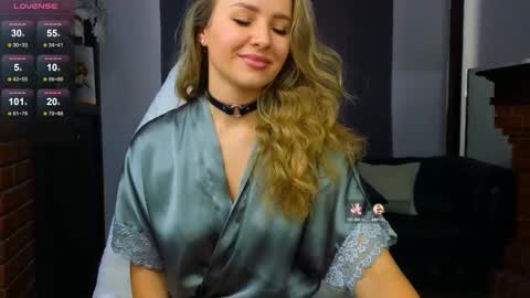 Snapshot of hloya_jons chatting on September 17, 2:35 am Ksenia online show from September 17, 2:35 am