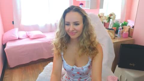 Snapshot of hloya_jons chatting on September 27, 1:54 am Ksenia online show from September 27, 1:54 am