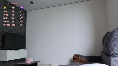 Snapshot of hoaarisa chatting on April 2, 8:34 am Sofia online show from April 2, 8:34 am