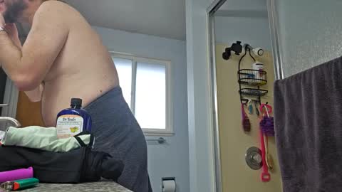 Snapshot of hobbes80 chatting on December 6, 9:13 pm hobbes80 online show from December 6, 9:13 pm