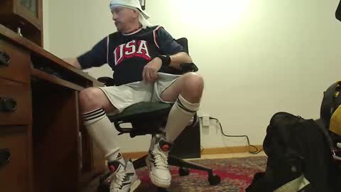 Snapshot of hockeybud chatting on November 29, 10:13 pm Rick online show from November 29, 10:13 pm