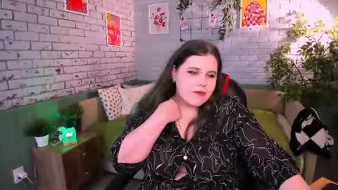 Snapshot of hoctra_neith chatting on June 26, 6:40 am Hanna online show from June 26, 6:40 am