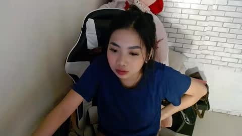 Snapshot of hoelylesly chatting on February 27, 6:24 am Lesley3 online show from February 27, 6:24 am