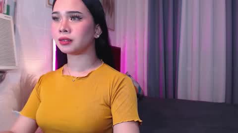 hoelymolly online show from November 28, 7:00 am