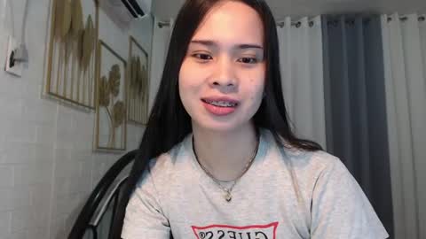 Snapshot of hoelymolly chatting on June 10, 7:18 am hoelymolly online show from June 10, 7:18 am