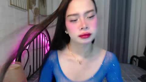 Snapshot of hoelymolly chatting on June 28, 6:25 pm hoelymolly online show from June 28, 6:25 pm