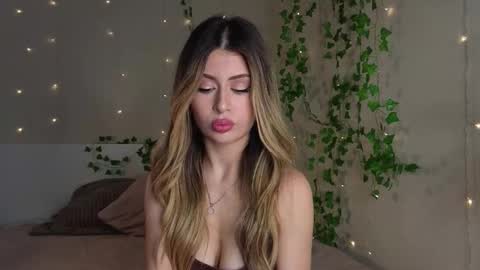 Moni Monica online show from November 1, 8:16 am