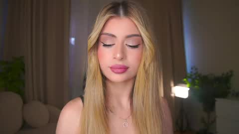 Moni Monica online show from April 19, 8:02 am