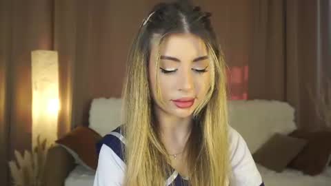 Snapshot of holayoula chatting on July 16, 8:09 am Moni Monica online show from July 16, 8:09 am