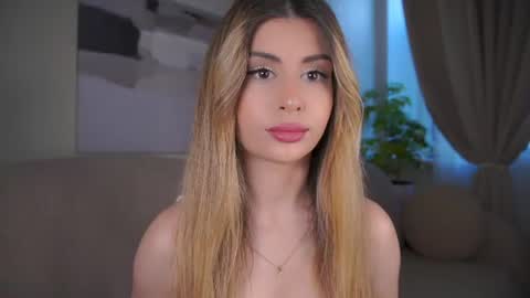 Snapshot of holayoula chatting on July 24, 8:01 am Moni Monica online show from July 24, 8:01 am