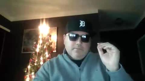 Snapshot of holden_minutz chatting on December 17, 9:04 am holden_minutz online show from December 17, 9:04 am